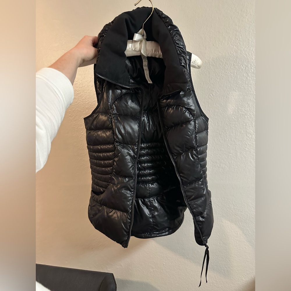 Like New Stylish Lululemon Black Glossy Goose Down Puffer Vest Size 4 Slim Fit